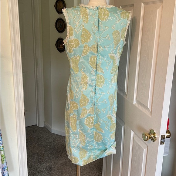 VINTAGE SHIFTS INTERNATIONALE OF MIAMI Sleeveless Floral Dress in Blue and Gold - Picture 3 of 7